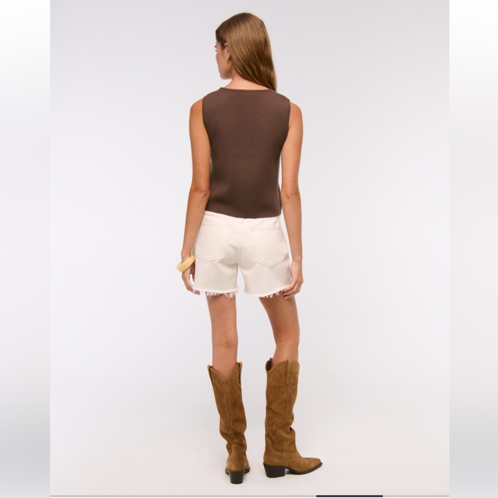 Abercrombie LuxeLoft V-Neck Vest - Picture 2 of 8